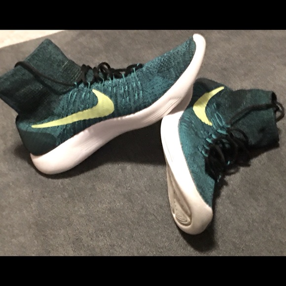 NIKE LUNAREPIC FLYKNIT RUNNER - Picture 2 of 2